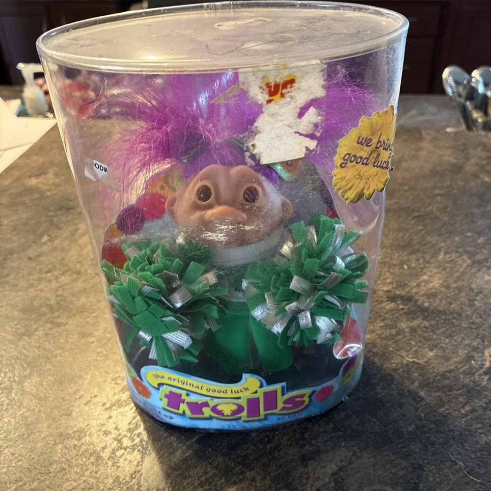 2006 NIB Dam Good Luck Trolls Troll Doll Cheerleader Green Purple Hair